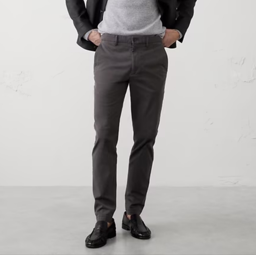 Banana Republic Men's Chino Pants in Flint Gray, 33x32